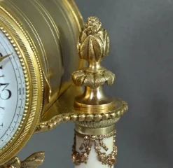 Uhr aus Marmor & Bronze im Louis XVI Stil von Mougin, 1889