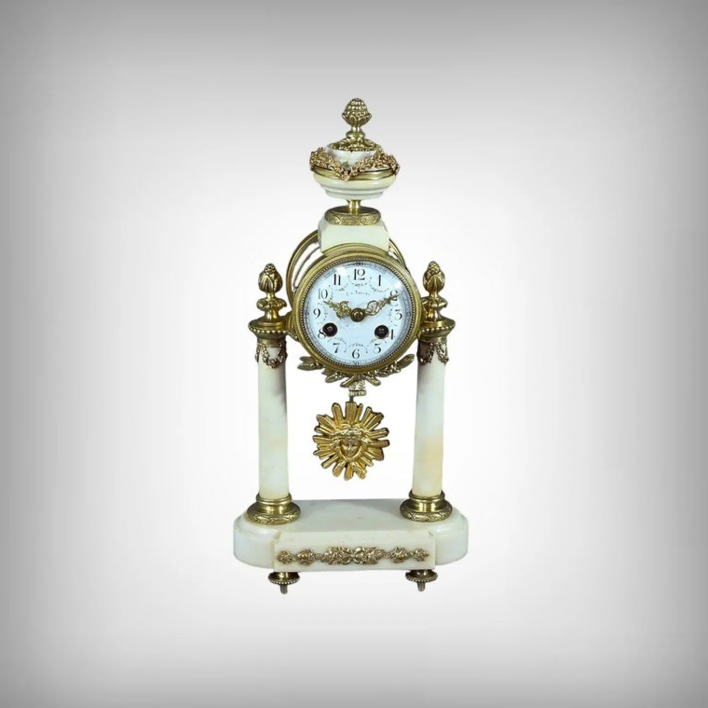 Uhr aus Marmor & Bronze im Louis XVI Stil von Mougin, 1889