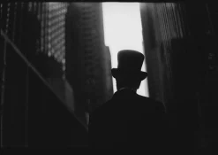 Untitled #21, Mans Hat and Skyscrapers From New York, Schwarz-Weiß-Foto, 2018