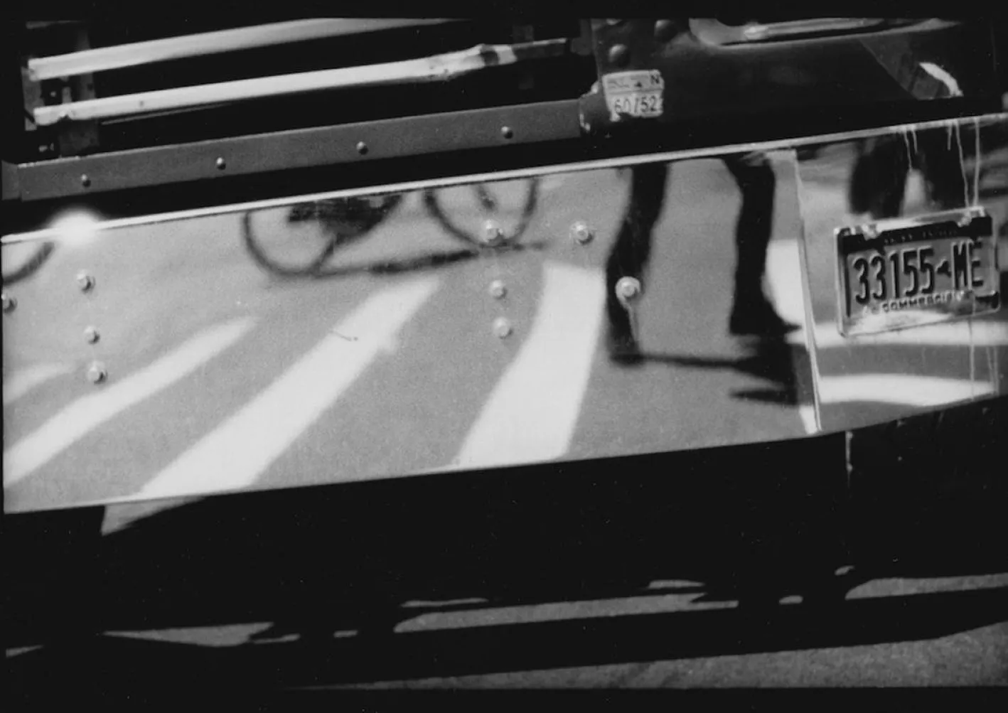 Untitled #24 (Self Portrait on Truck) aus New York, Schwarz-Weiß-Fotografie, 2017