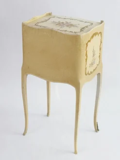 Venezianischer Louis XV Handbemalter Vintage Nachttisch mit Schubladen, 1920er