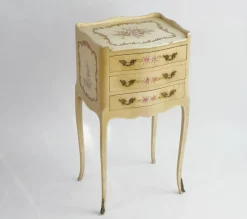 Venezianischer Louis XV Handbemalter Vintage Nachttisch mit Schubladen, 1920er