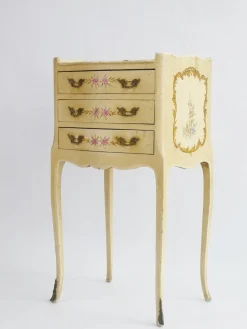 Venezianischer Louis XV Handbemalter Vintage Nachttisch mit Schubladen, 1920er