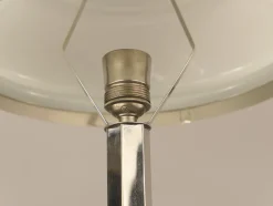 Verchromte Art Deco Tischlampe mit Schirm aus Opalglas, 1920er