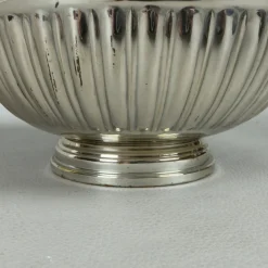 Versilberte Obstschale mit edlem Wappen