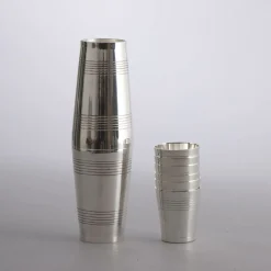 Versilberter Art Deco Cocktail Shaker und Tassen, 7 . Set