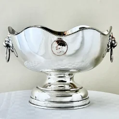 Versilberte Schale im Georgianischen Stil mit Löwenkopf, Gadroon-Rand und Münzmedaillons, 1930er-1950er