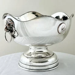 Versilberte Schale im Georgianischen Stil mit Löwenkopf, Gadroon-Rand und Münzmedaillons, 1930er-1950er