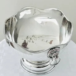 Versilberte Schale im Georgianischen Stil mit Löwenkopf, Gadroon-Rand und Münzmedaillons, 1930er-1950er