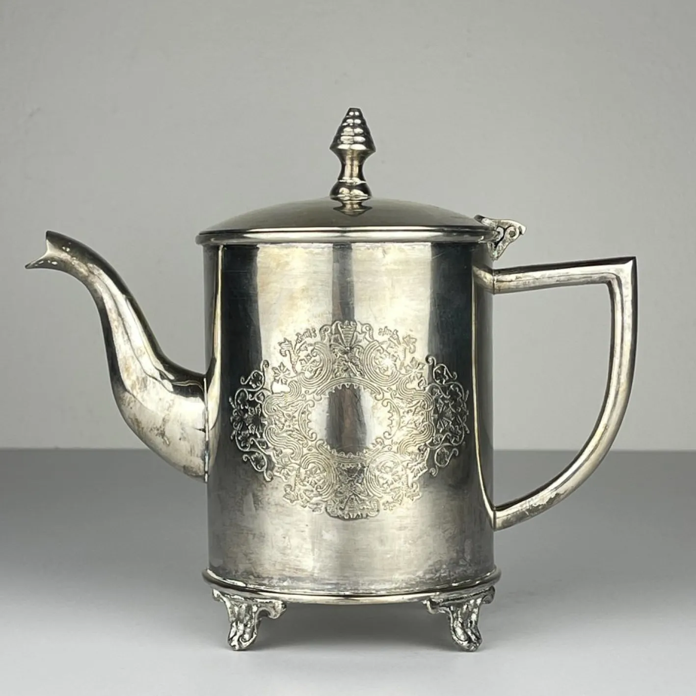 Versilberte Vintage Teekanne & Tablett von Royal Sheffield, England, 1950er, 2er Set