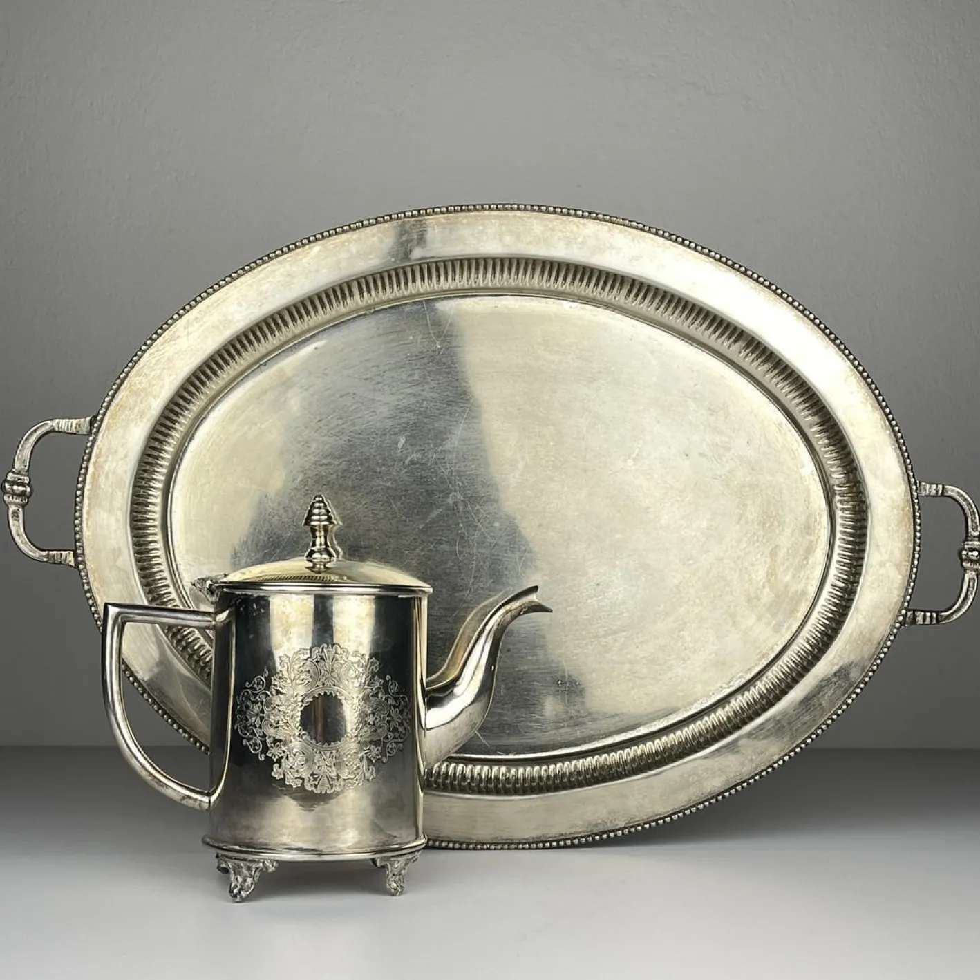 Versilberte Vintage Teekanne & Tablett von Royal Sheffield, England, 1950er, 2er Set