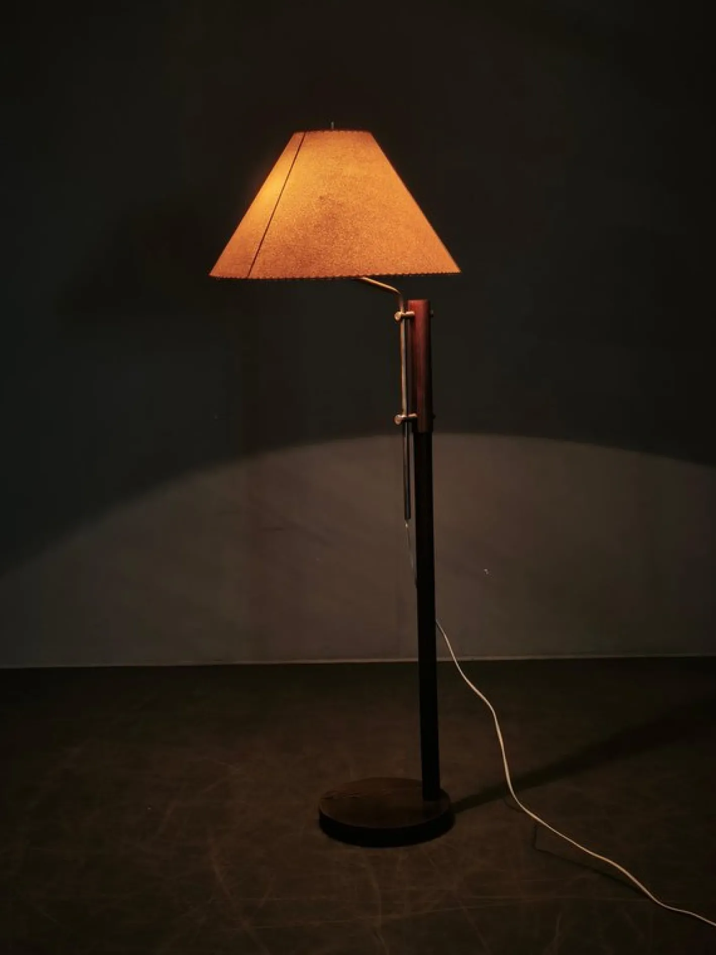 Verstellbare deutsche Vintage Stehlampe aus Eiche & Metall mit handgefertigtem Papierschirm, 1970er