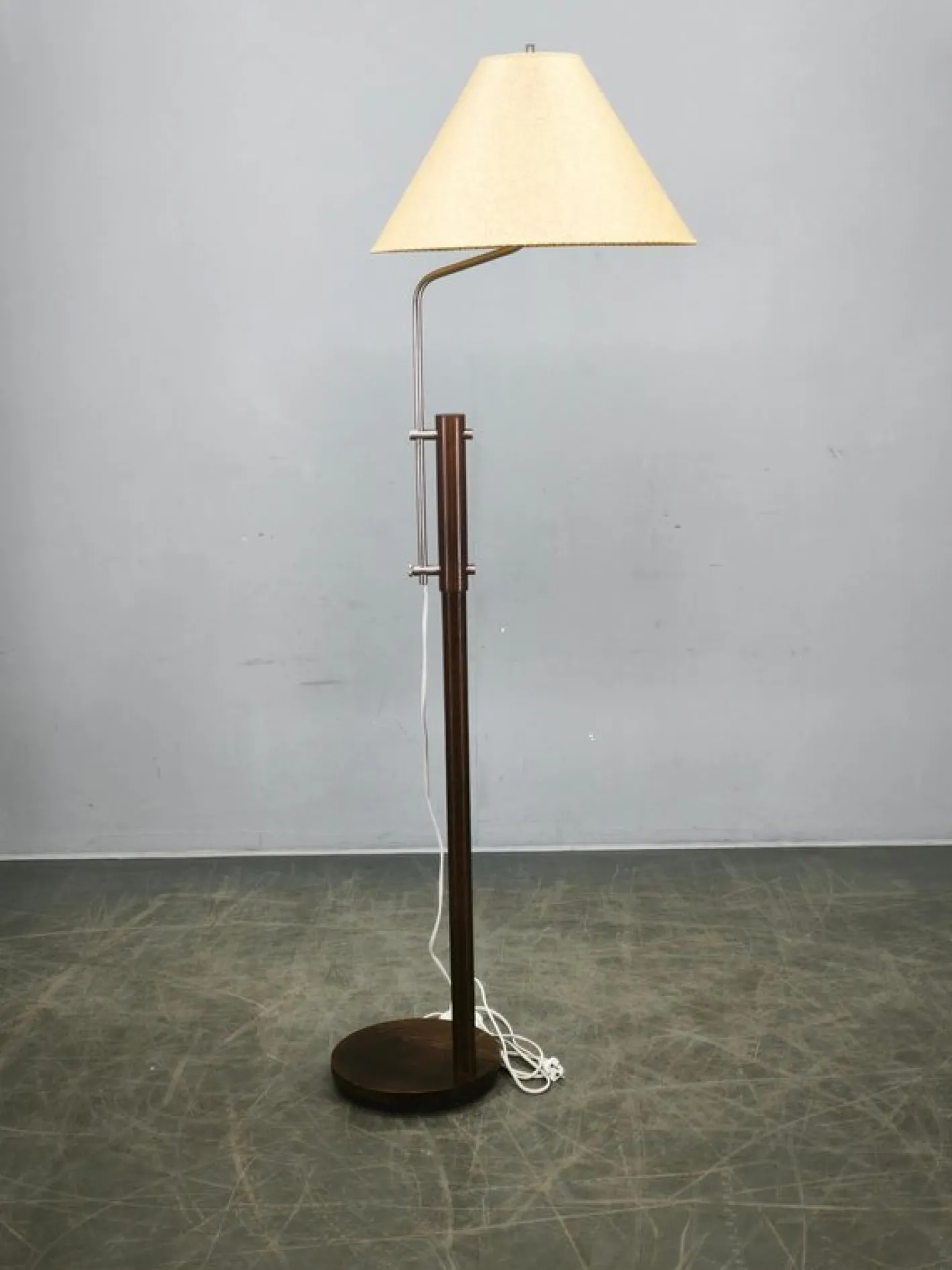 Verstellbare deutsche Vintage Stehlampe aus Eiche & Metall mit handgefertigtem Papierschirm, 1970er