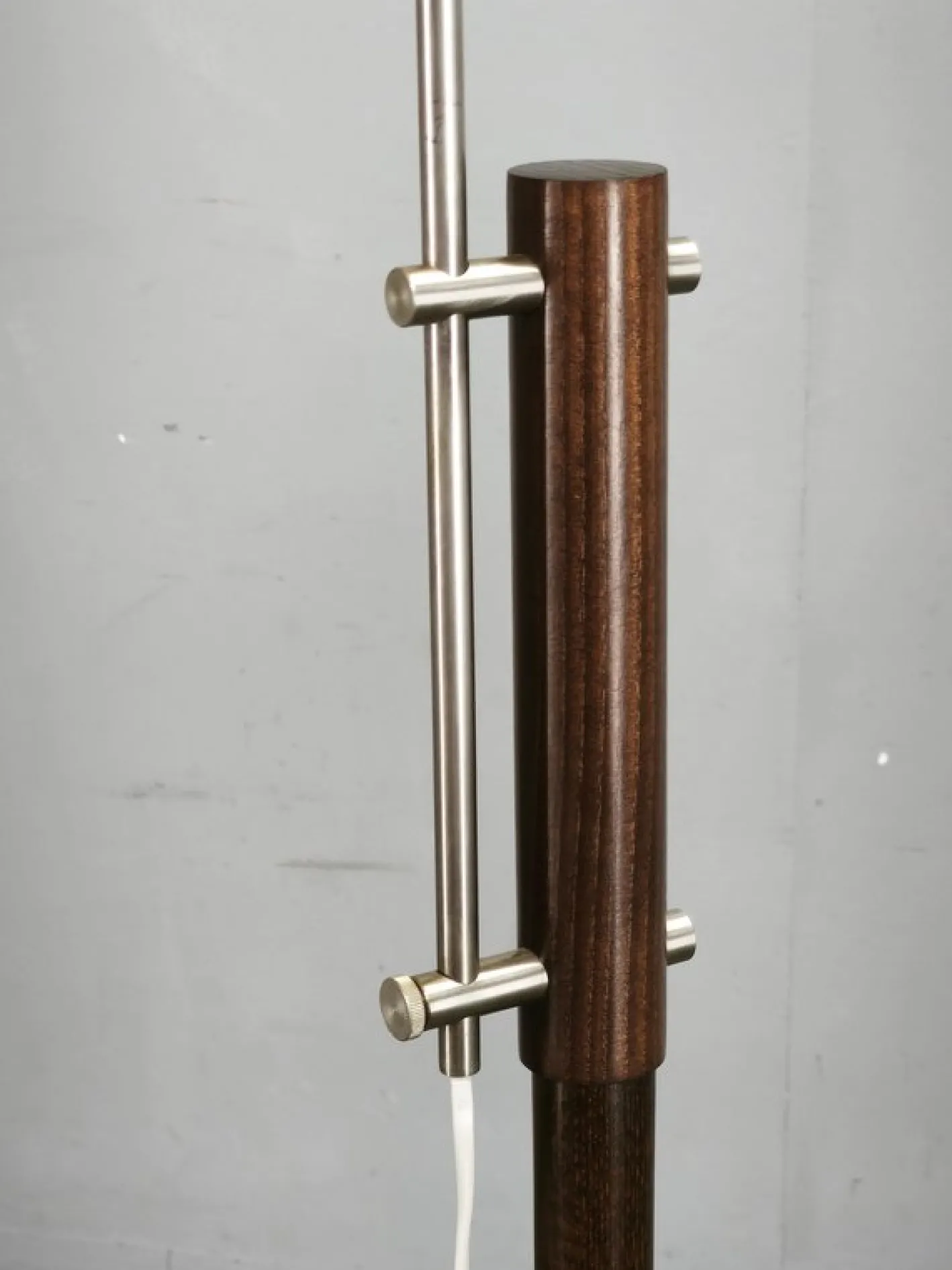 Verstellbare deutsche Vintage Stehlampe aus Eiche & Metall mit handgefertigtem Papierschirm, 1970er