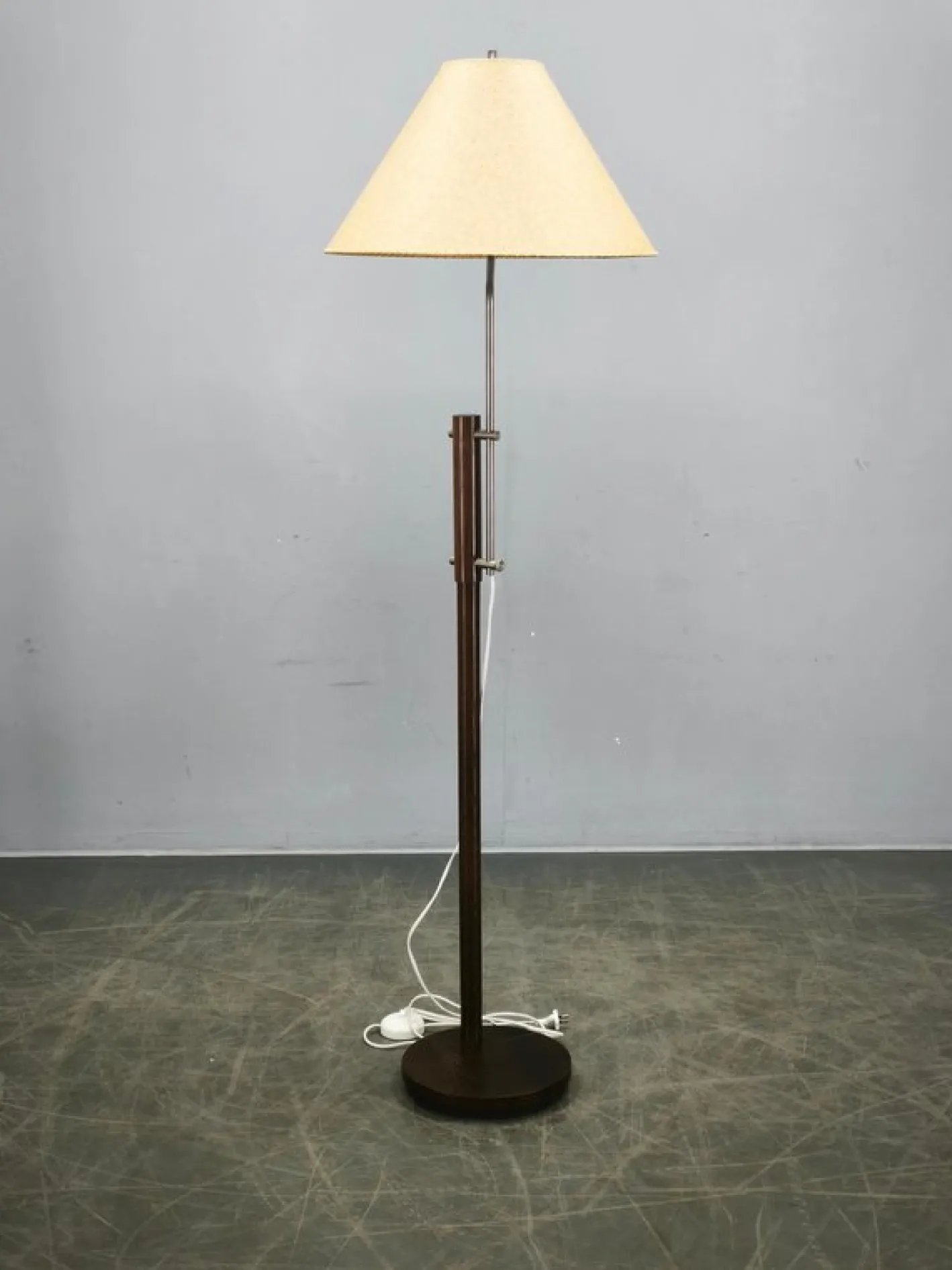 Verstellbare deutsche Vintage Stehlampe aus Eiche & Metall mit handgefertigtem Papierschirm, 1970er