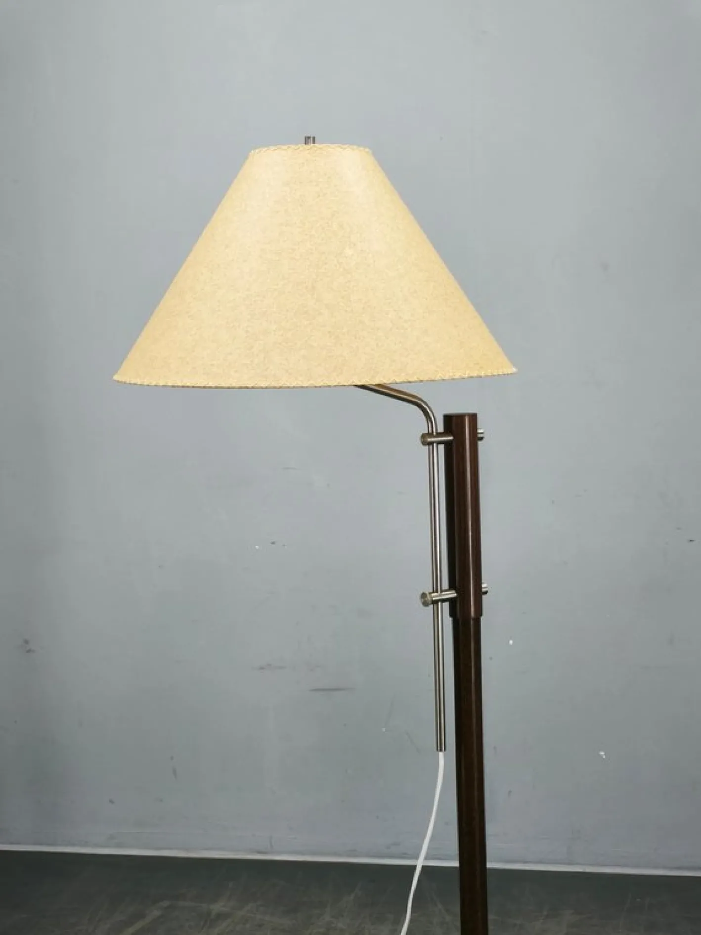 Verstellbare deutsche Vintage Stehlampe aus Eiche & Metall mit handgefertigtem Papierschirm, 1970er
