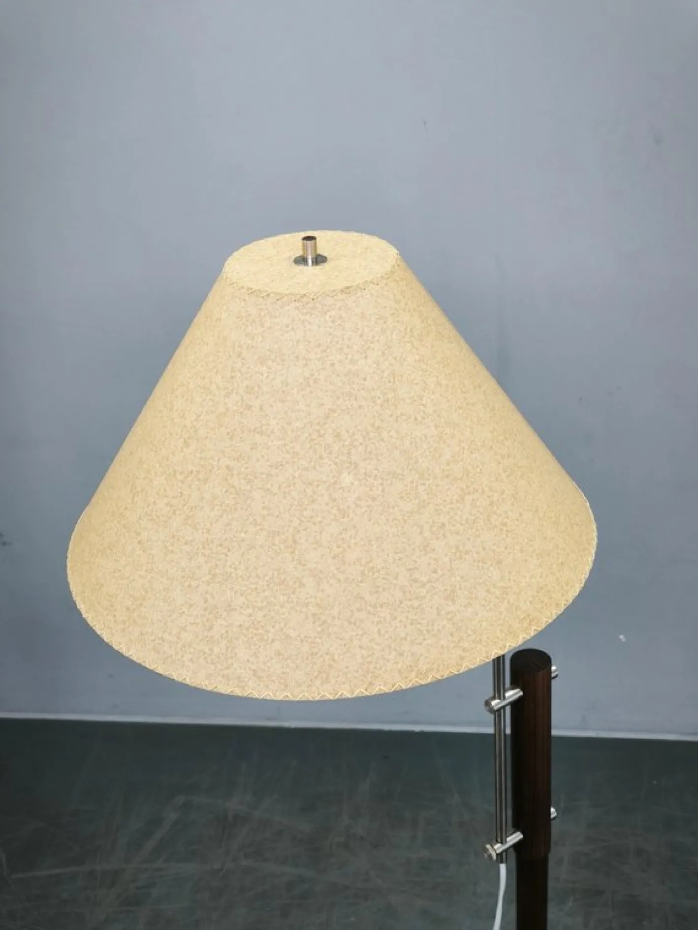 Verstellbare deutsche Vintage Stehlampe aus Eiche & Metall mit handgefertigtem Papierschirm, 1970er