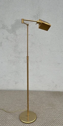 Verstellbare Stehlampe aus Messing mit Schwingarm von Holtkötter, 1970er