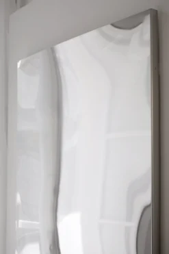 Verzerrender Spiegel von Julien Vidame