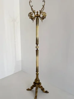 Verzierte italienische Garderobe aus Messing & Onyx-Marmor, 1960er