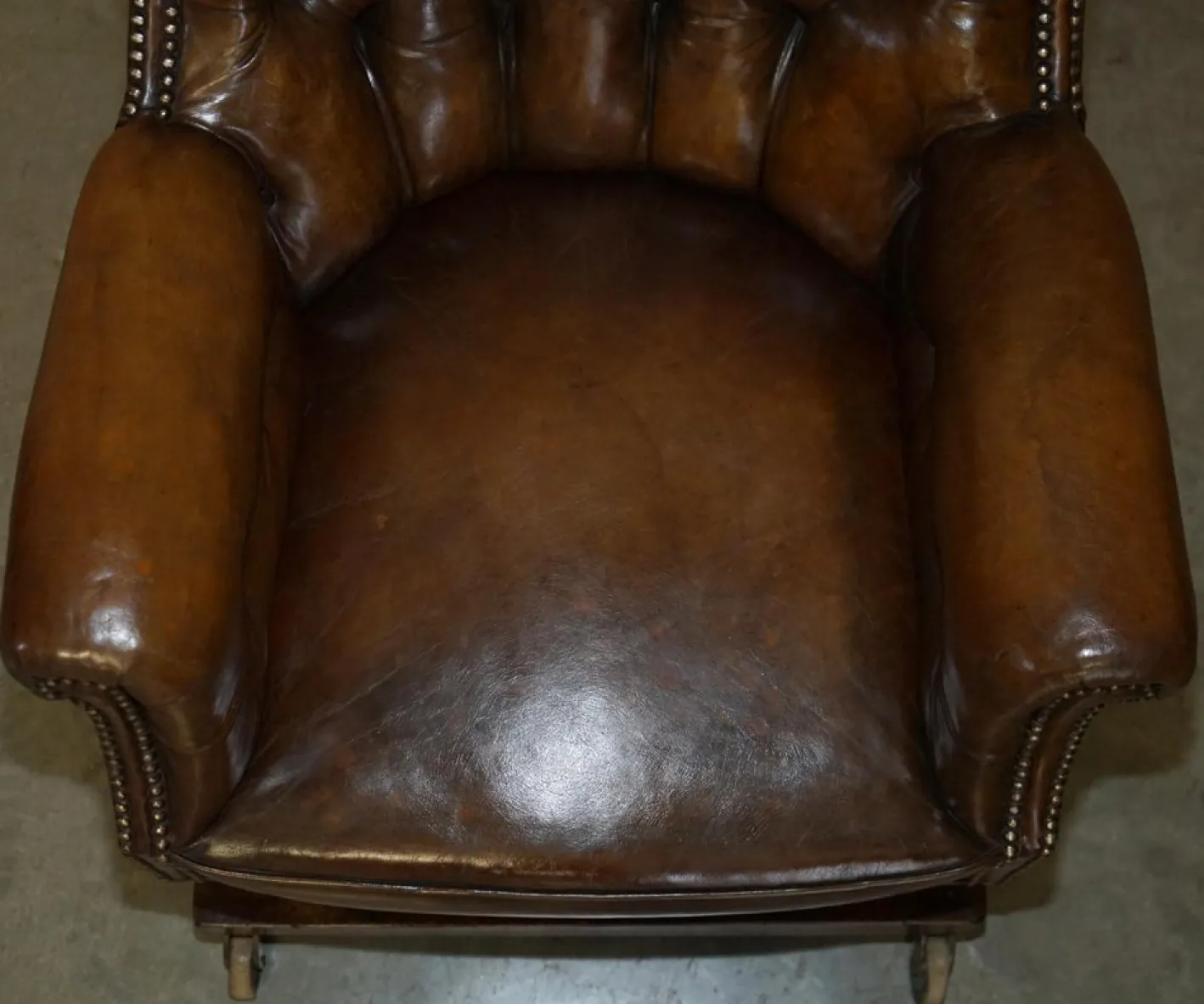 Viktorianischer Chesterfield Schaukelsessel aus Leder von Harringtons