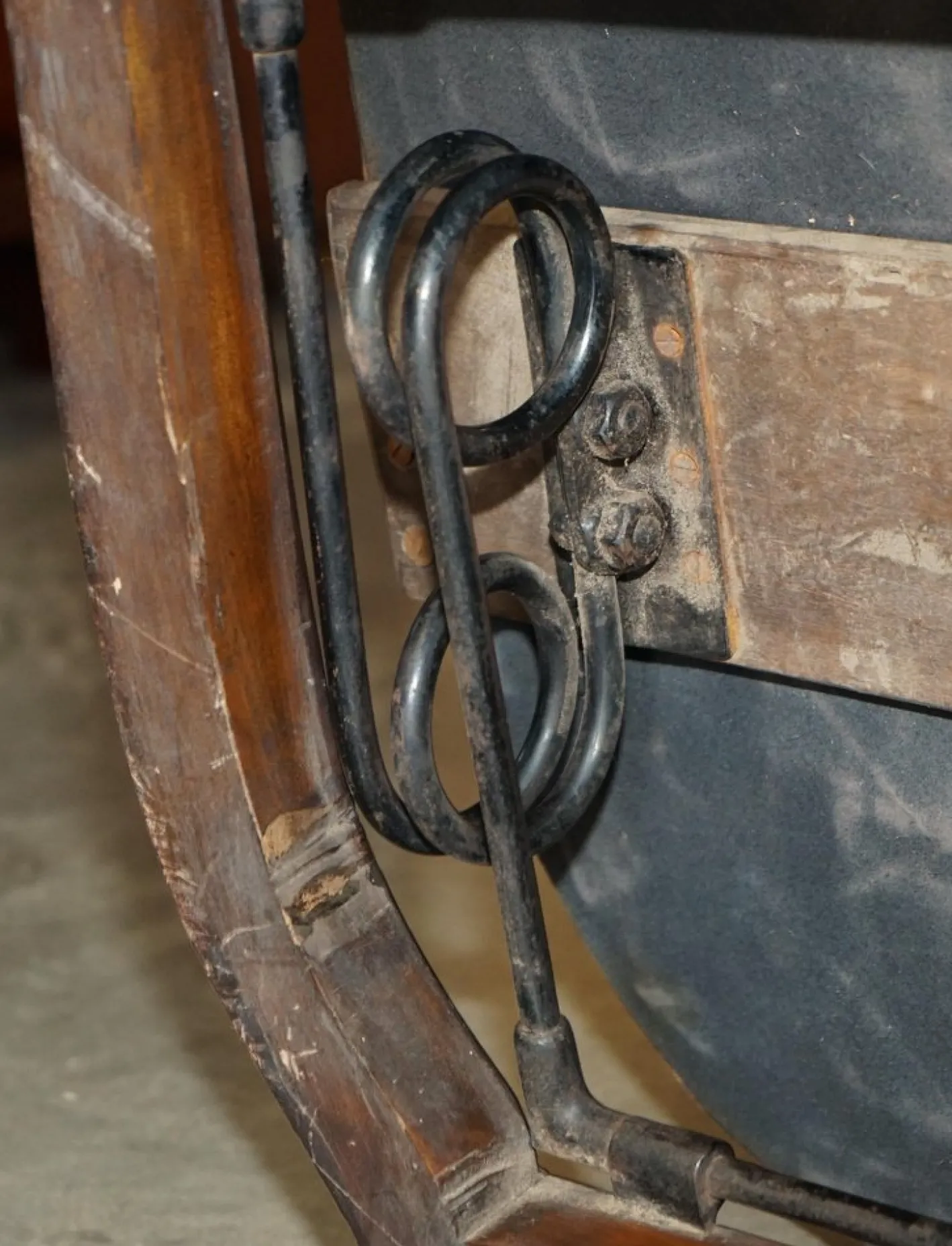 Viktorianischer Chesterfield Schaukelsessel aus Leder von Harringtons