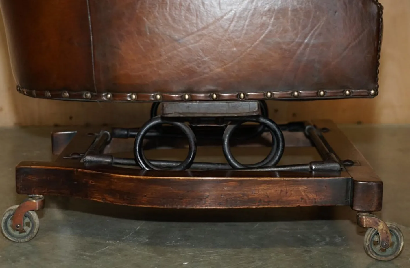 Viktorianischer Chesterfield Schaukelsessel aus Leder von Harringtons