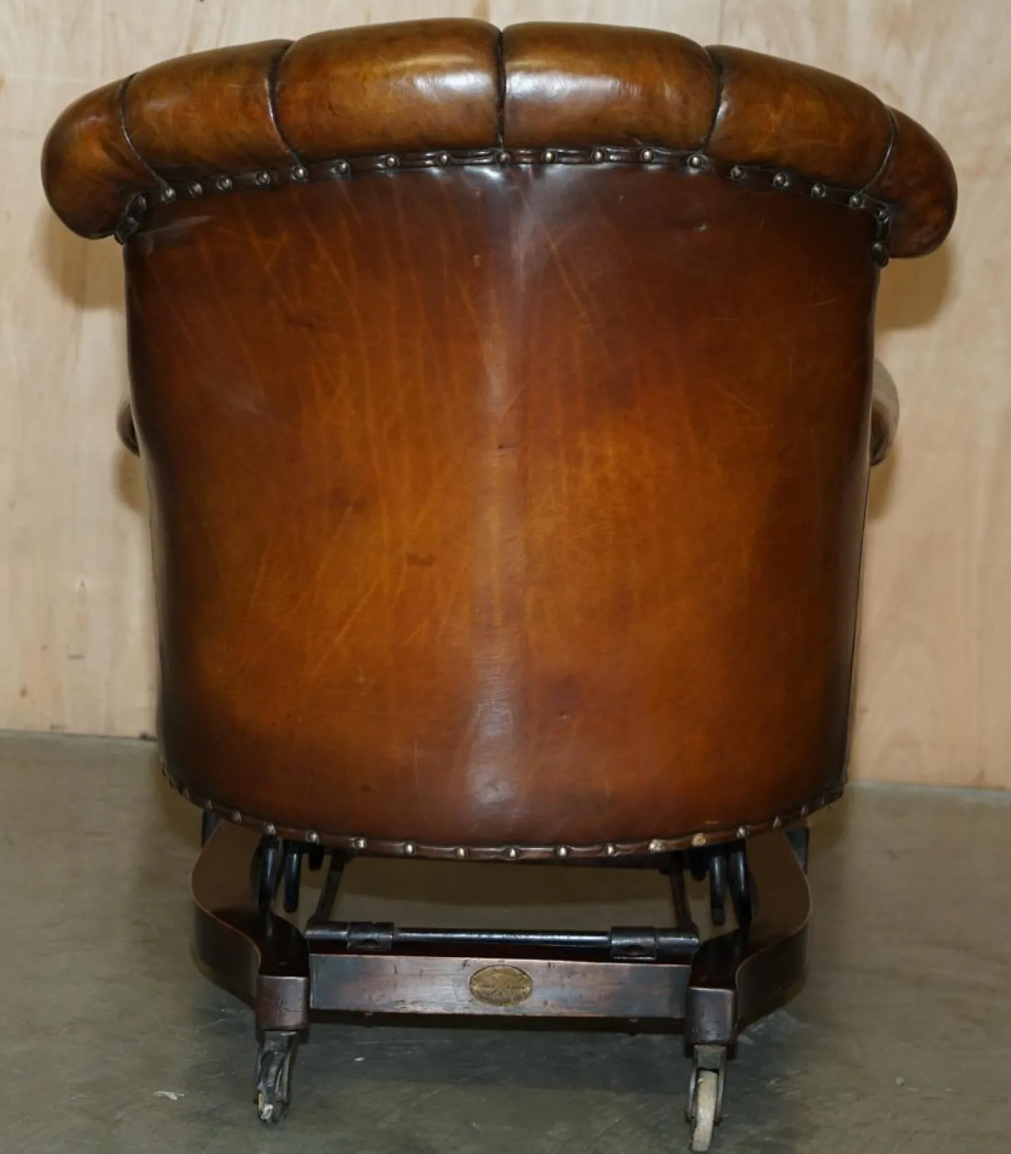 Viktorianischer Chesterfield Schaukelsessel aus Leder von Harringtons