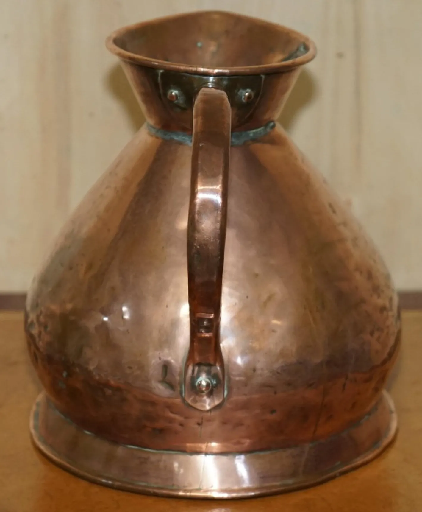 Viktorianischer punzierter 2 Gallonen Kupfer & Messing Krug