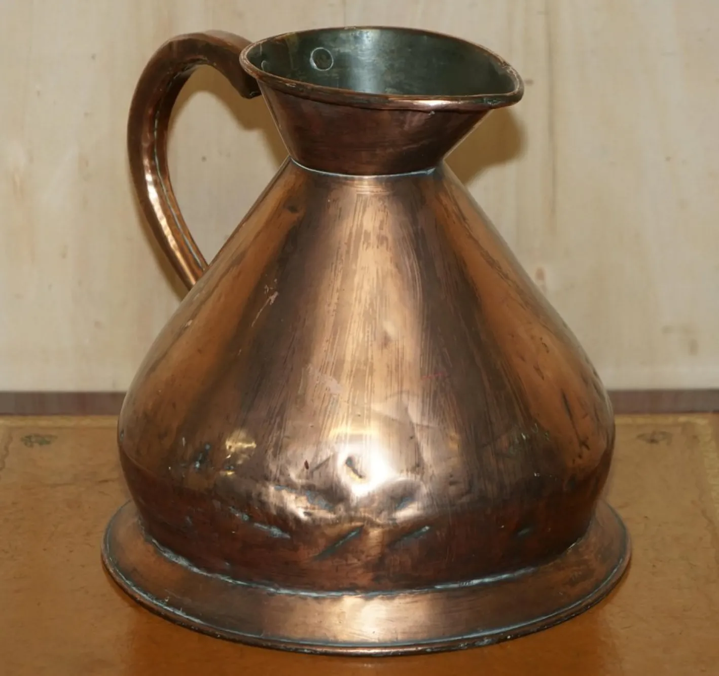 Viktorianischer punzierter 2 Gallonen Kupfer & Messing Krug
