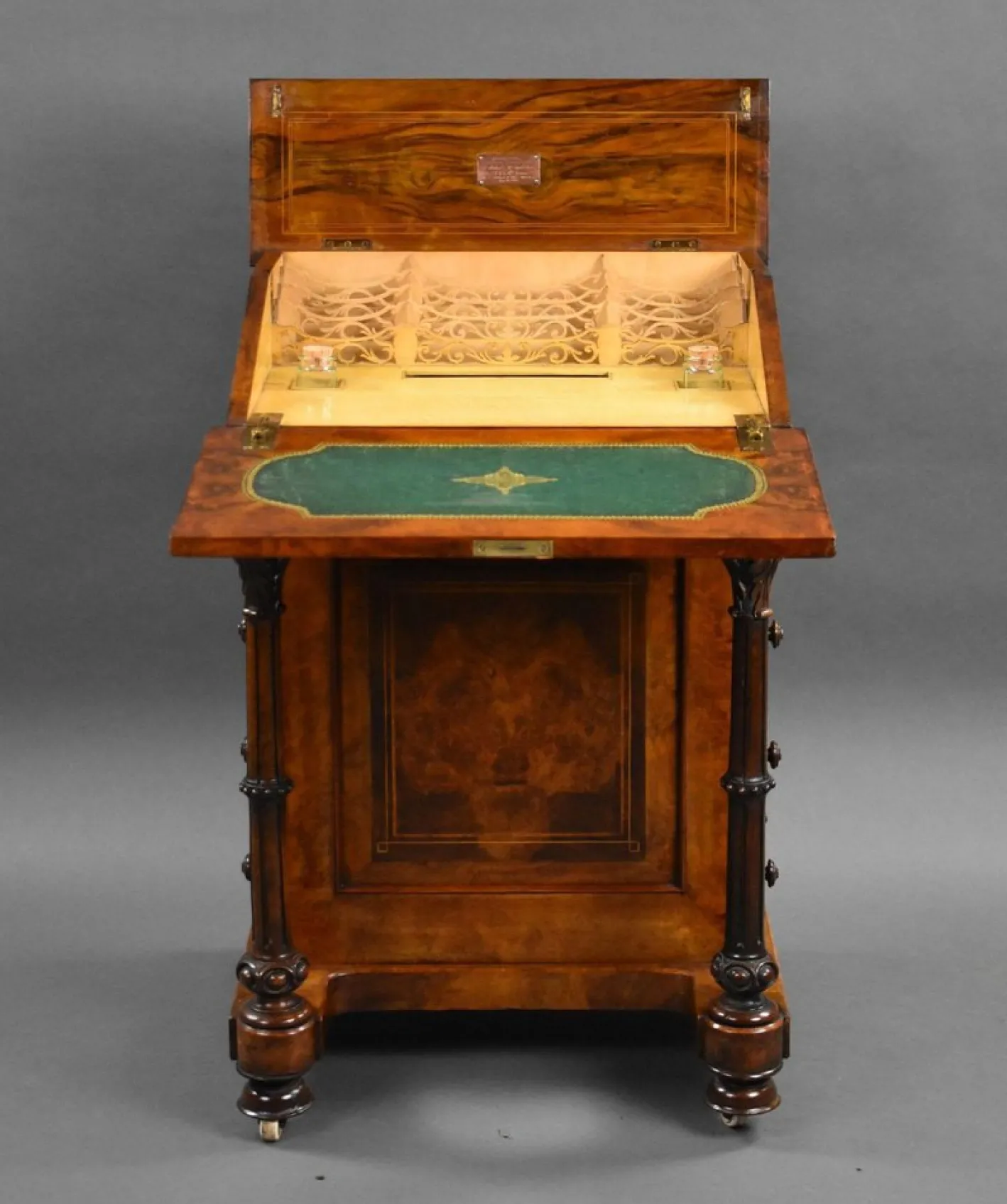 Viktorianisches Davenport aus Wurzelholz, 1860er