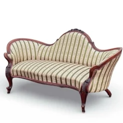 Viktorianisches Sofa mit Nussholz Gestell und Cabriole Beinen