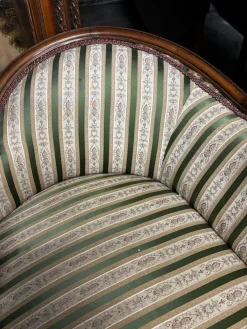 Viktorianisches Sofa mit Nussholz Gestell und Cabriole Beinen