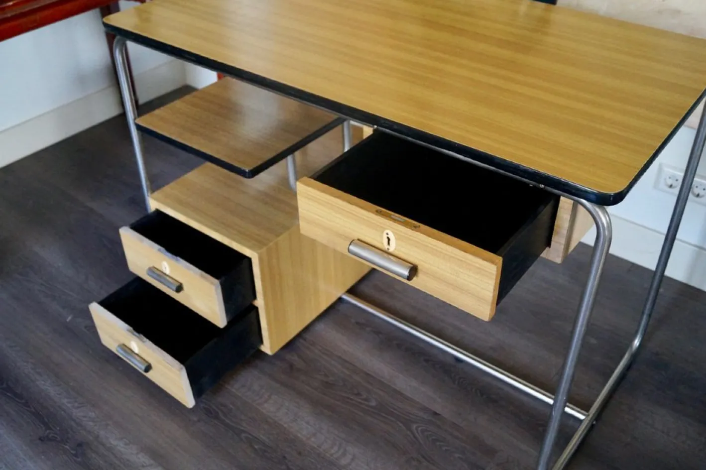 Vintage Bauhaus Furnier Schreibtisch im Stil von Breuer, Deutschland, 1955