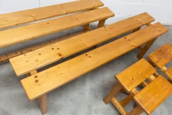 Vintage Bänke und Hocker aus Bergkiefer, 1970, 4er Set