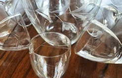 Vintage Bohemia Gravierte Glaskaraffe & Gläser, 1950er, 8 . Set