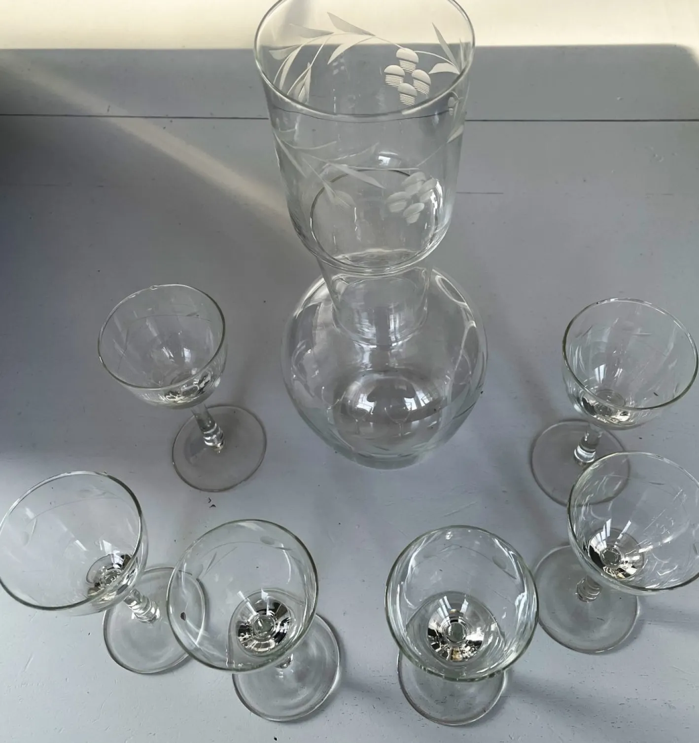 Vintage Bohemia Gravierte Glaskaraffe & Gläser, 1950er, 8 . Set