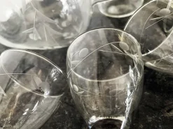 Vintage Bohemia Gravierte Glaskaraffe & Gläser, 1950er, 8 . Set