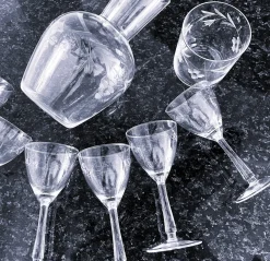 Vintage Bohemia Gravierte Glaskaraffe & Gläser, 1950er, 8 . Set