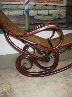 Vintage Chaiselongue aus Buche, Mahagoni & Rohrgeflecht von Thonet