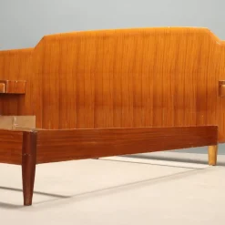 Vintage Doppelbett aus Mahagoni mit Nachttischen, 1950er