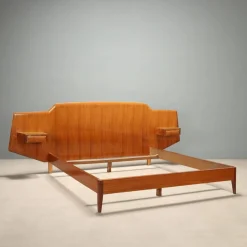 Vintage Doppelbett aus Mahagoni mit Nachttischen, 1950er