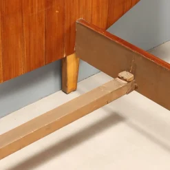 Vintage Doppelbett aus Mahagoni mit Nachttischen, 1950er