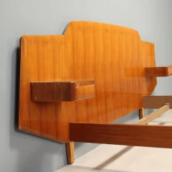 Vintage Doppelbett aus Mahagoni mit Nachttischen, 1950er
