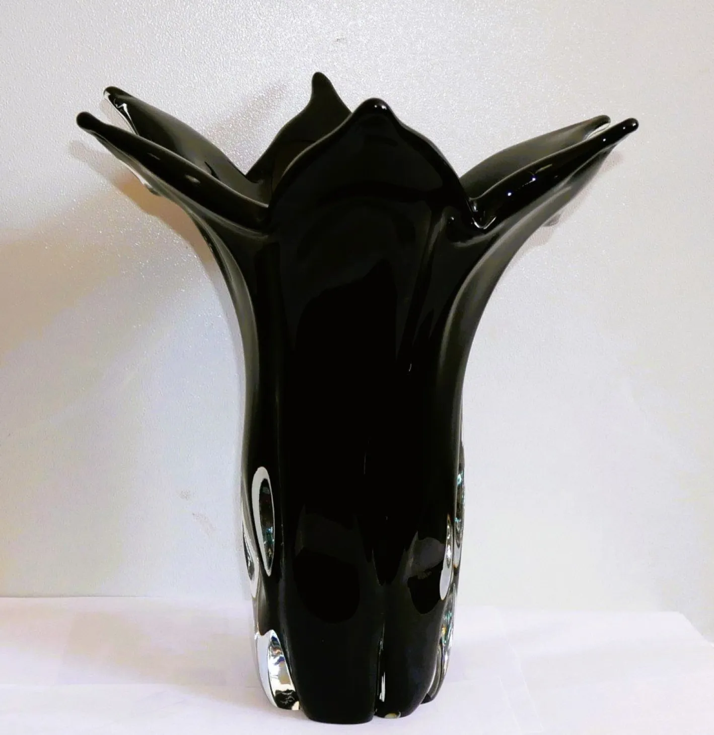 Vintage Handkerchief Vase aus schwarzem Muranoglas, 1970er