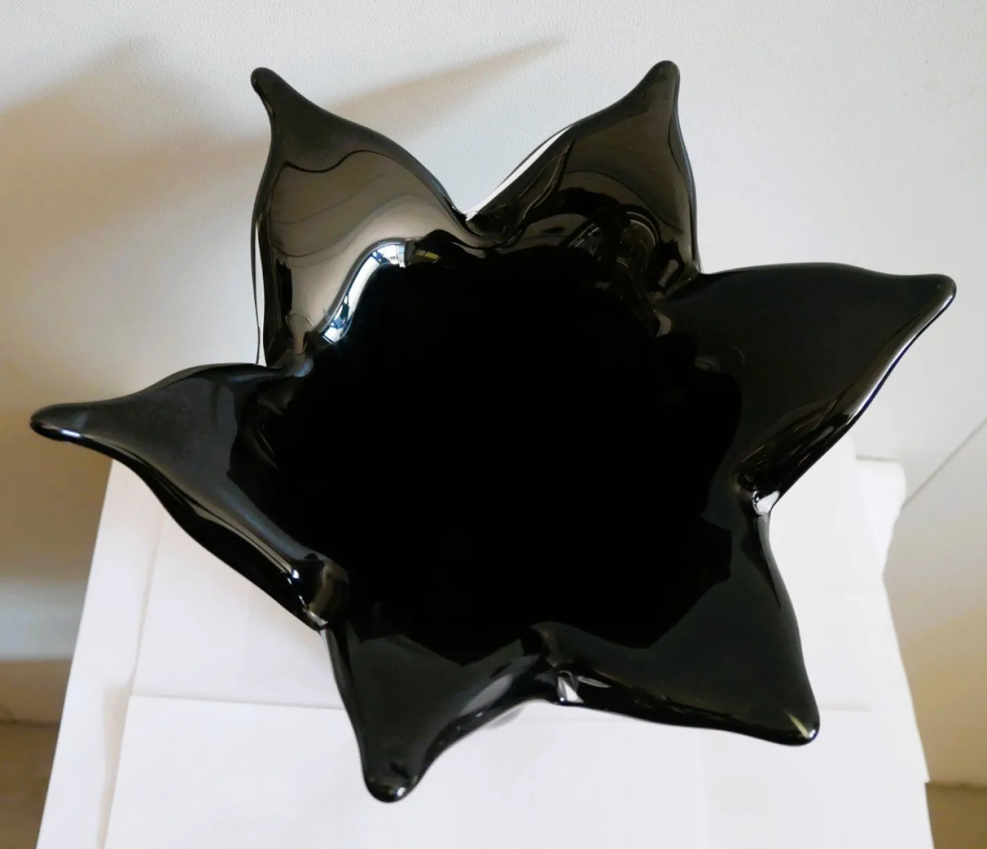 Vintage Handkerchief Vase aus schwarzem Muranoglas, 1970er