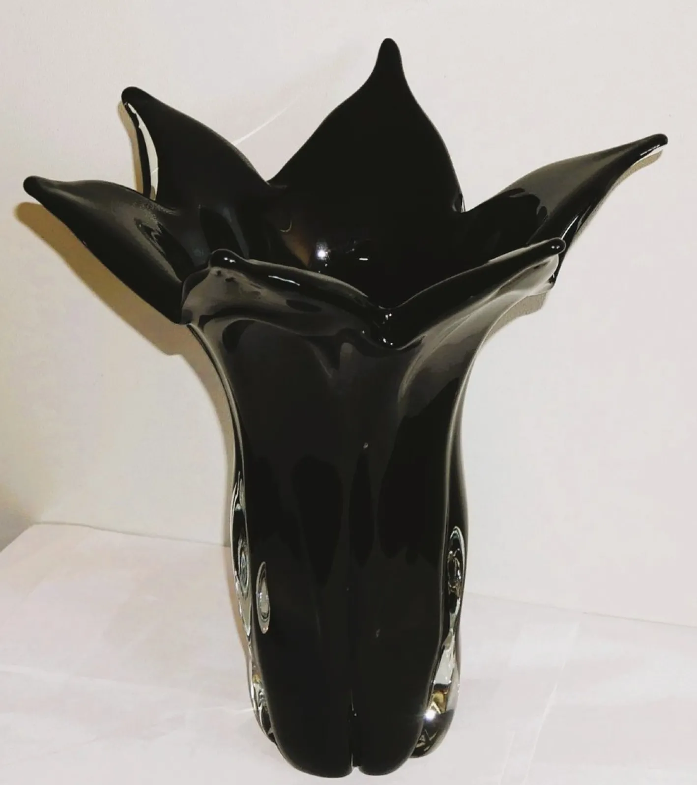 Vintage Handkerchief Vase aus schwarzem Muranoglas, 1970er