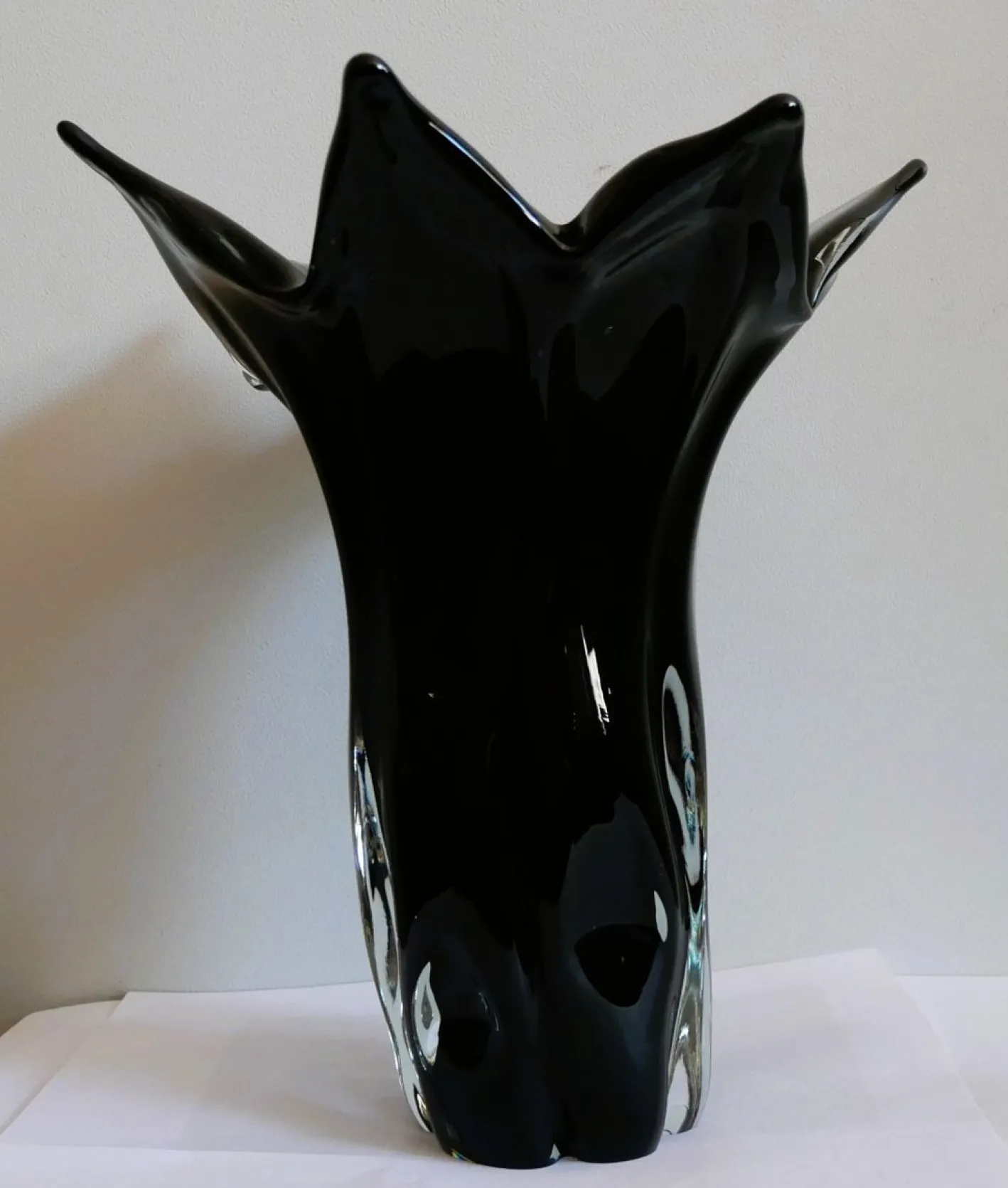 Vintage Handkerchief Vase aus schwarzem Muranoglas, 1970er