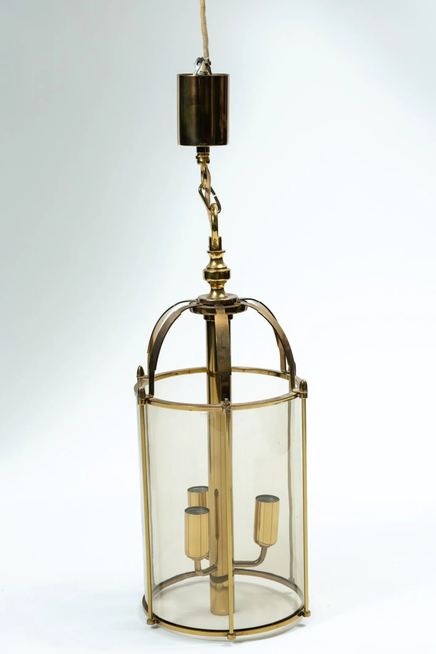 Vintage Hängelampe mit rauchfarbenem Glas und poliertem Messinggestell von Schröder & Co, 1970er