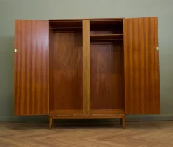 Vintage Kleiderschrank aus Nussholz von Alfred Cox für Heals, 1960er